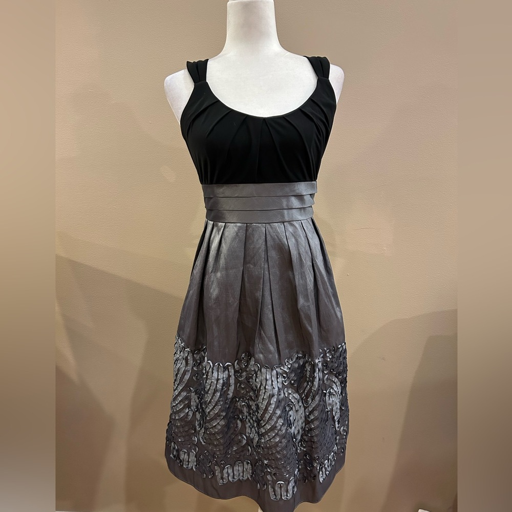 R and M Richards Fit and Flare Dress, Size 6